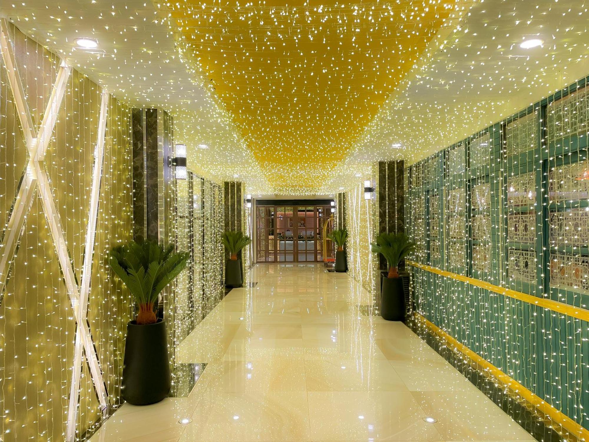 Clarian Hotel Beach Patong 외부 사진