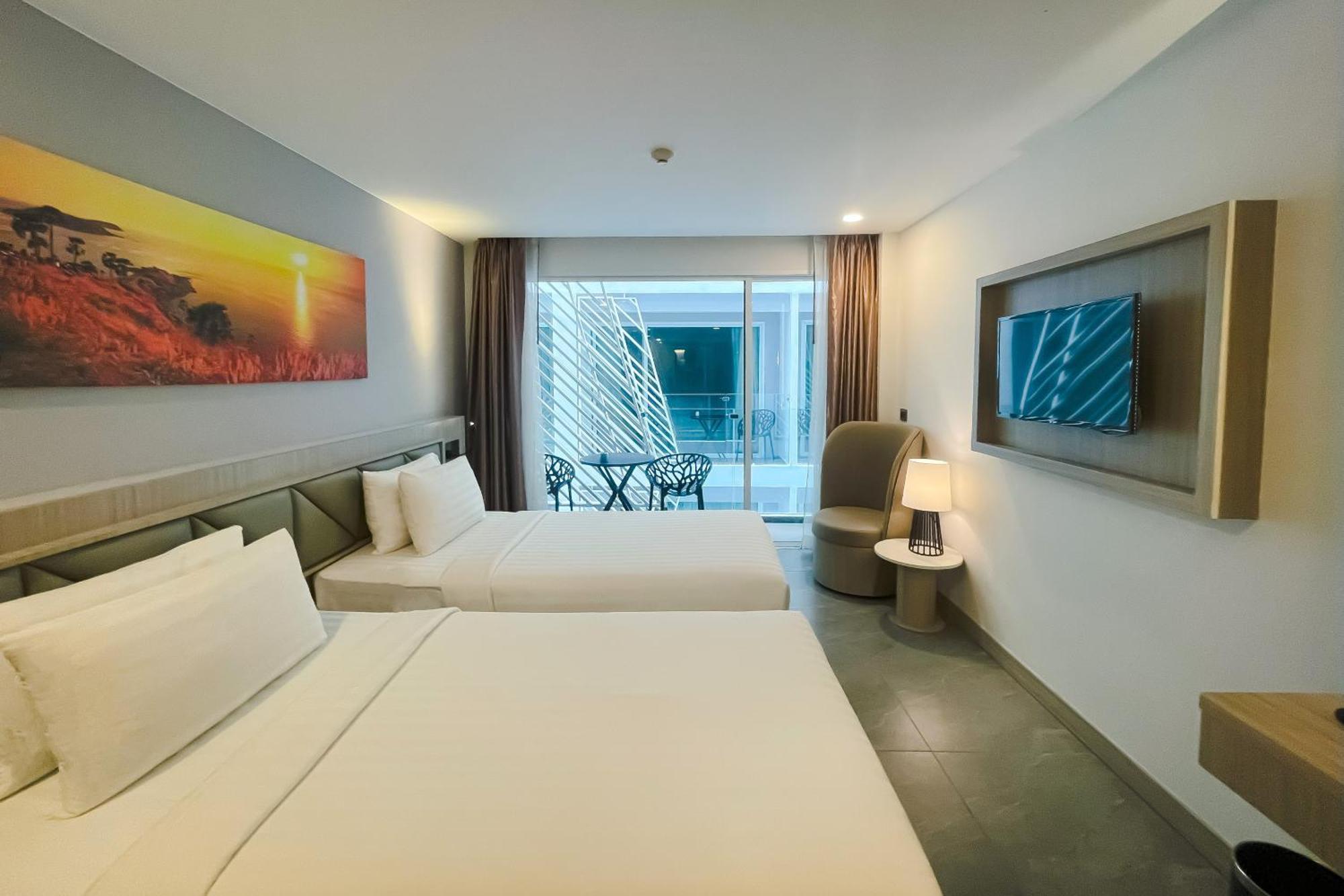 Clarian Hotel Beach Patong 외부 사진