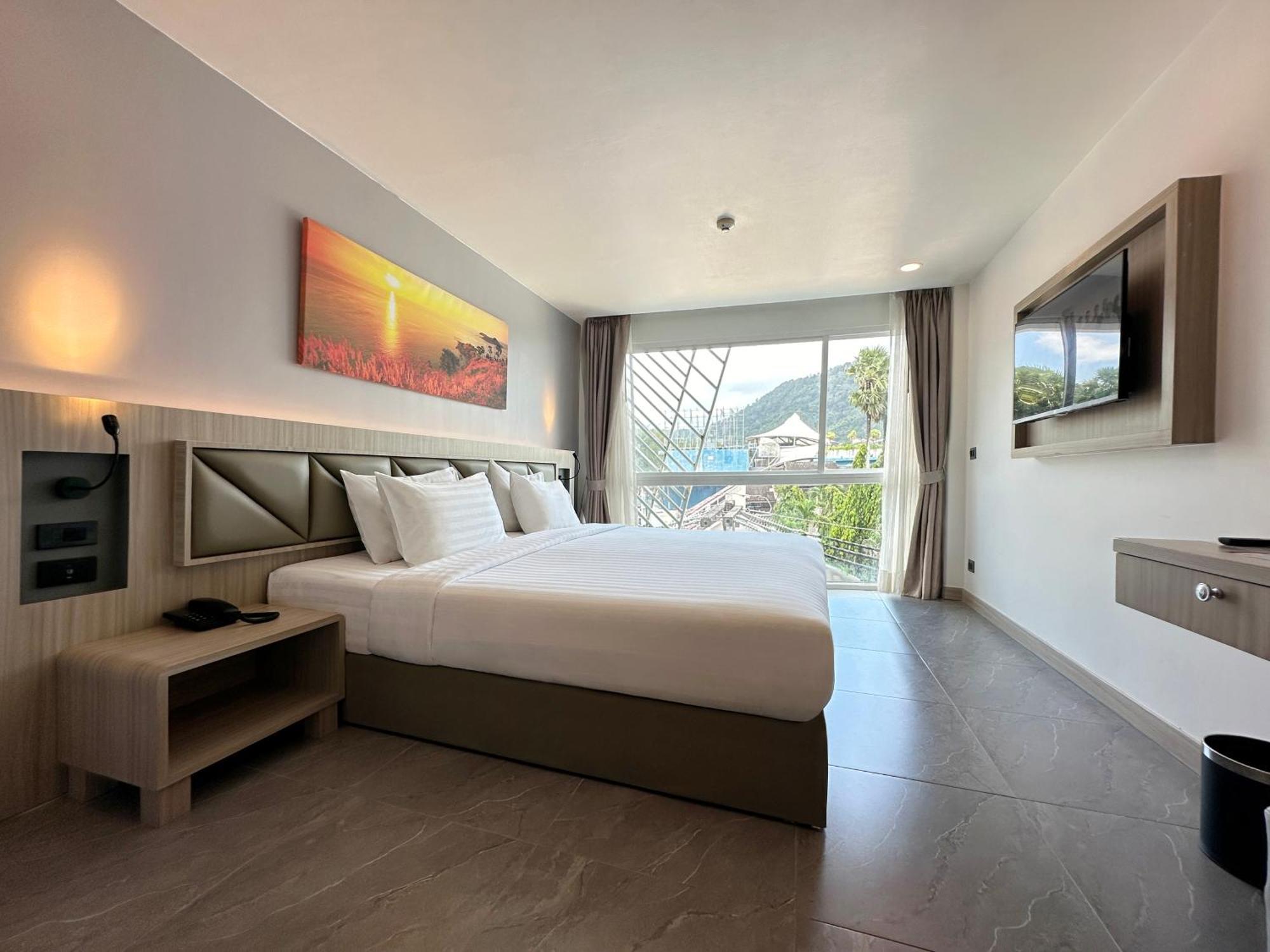 Clarian Hotel Beach Patong 외부 사진