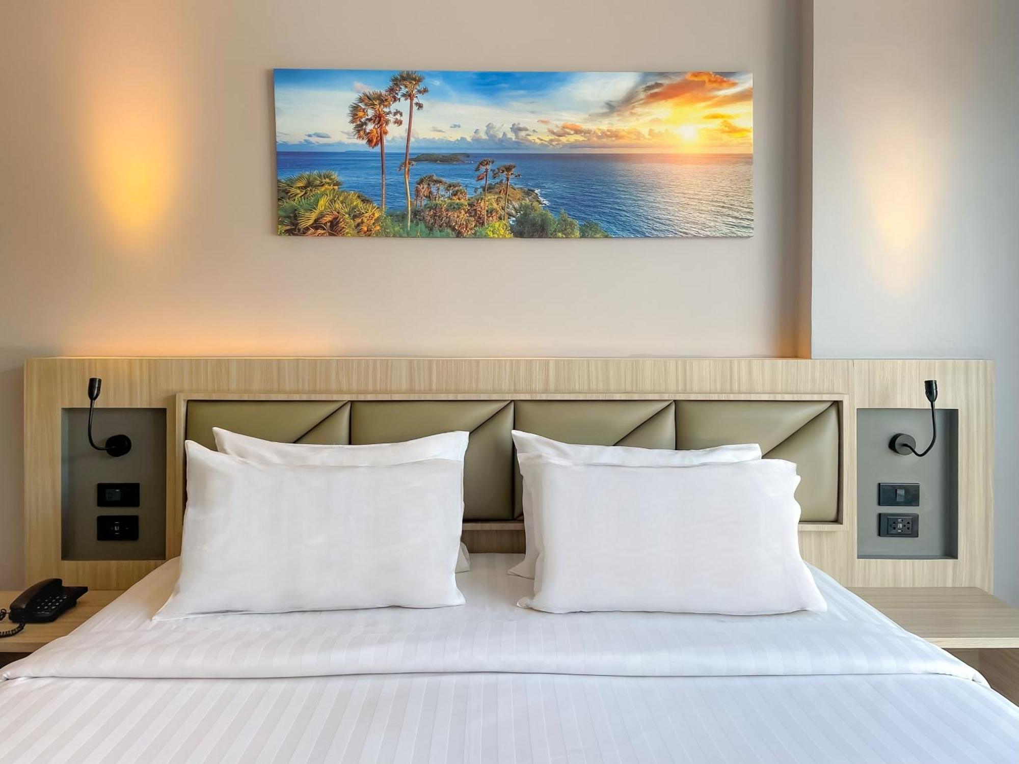 Clarian Hotel Beach Patong 외부 사진