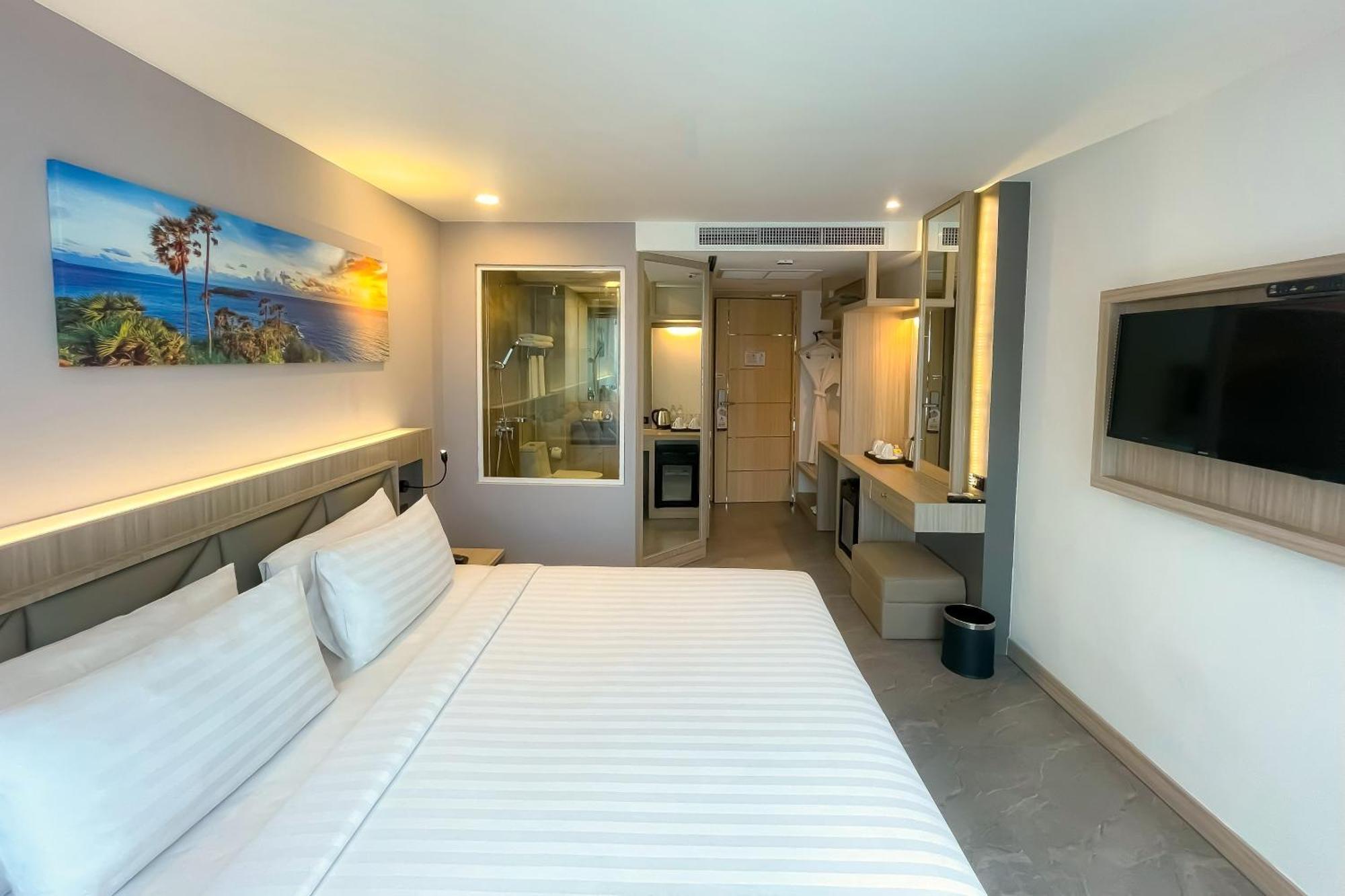 Clarian Hotel Beach Patong 외부 사진