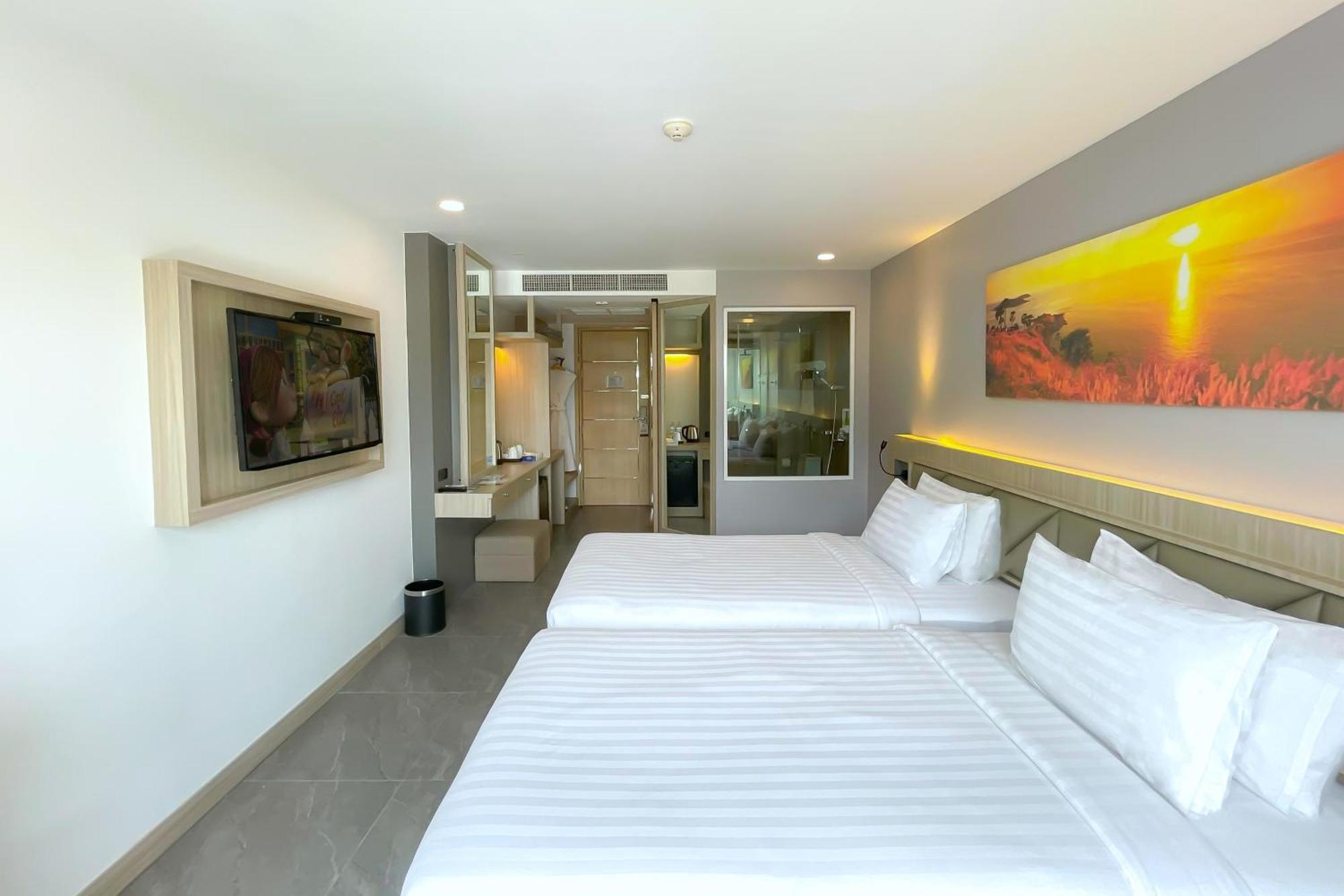 Clarian Hotel Beach Patong 외부 사진