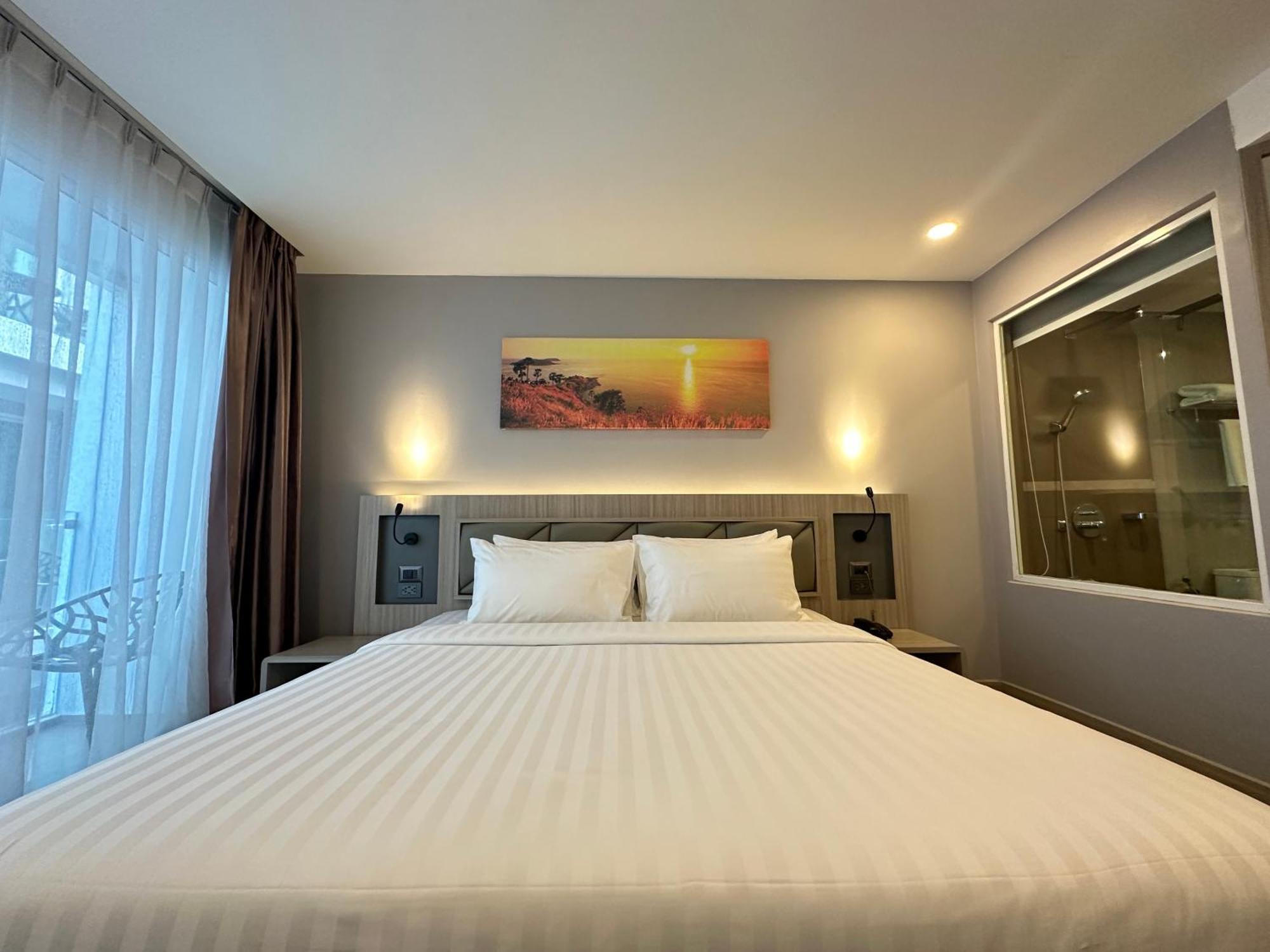Clarian Hotel Beach Patong 외부 사진