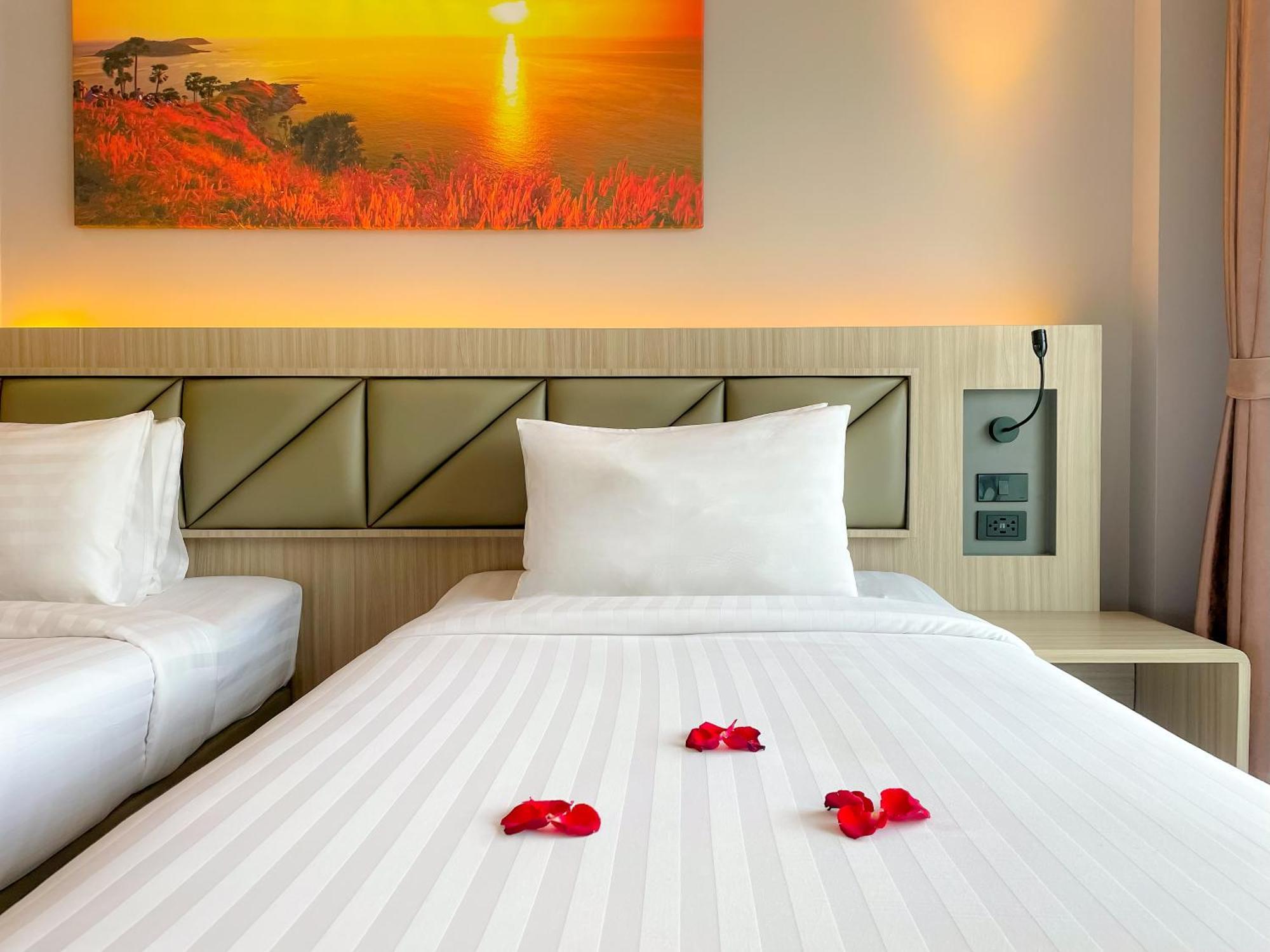Clarian Hotel Beach Patong 외부 사진