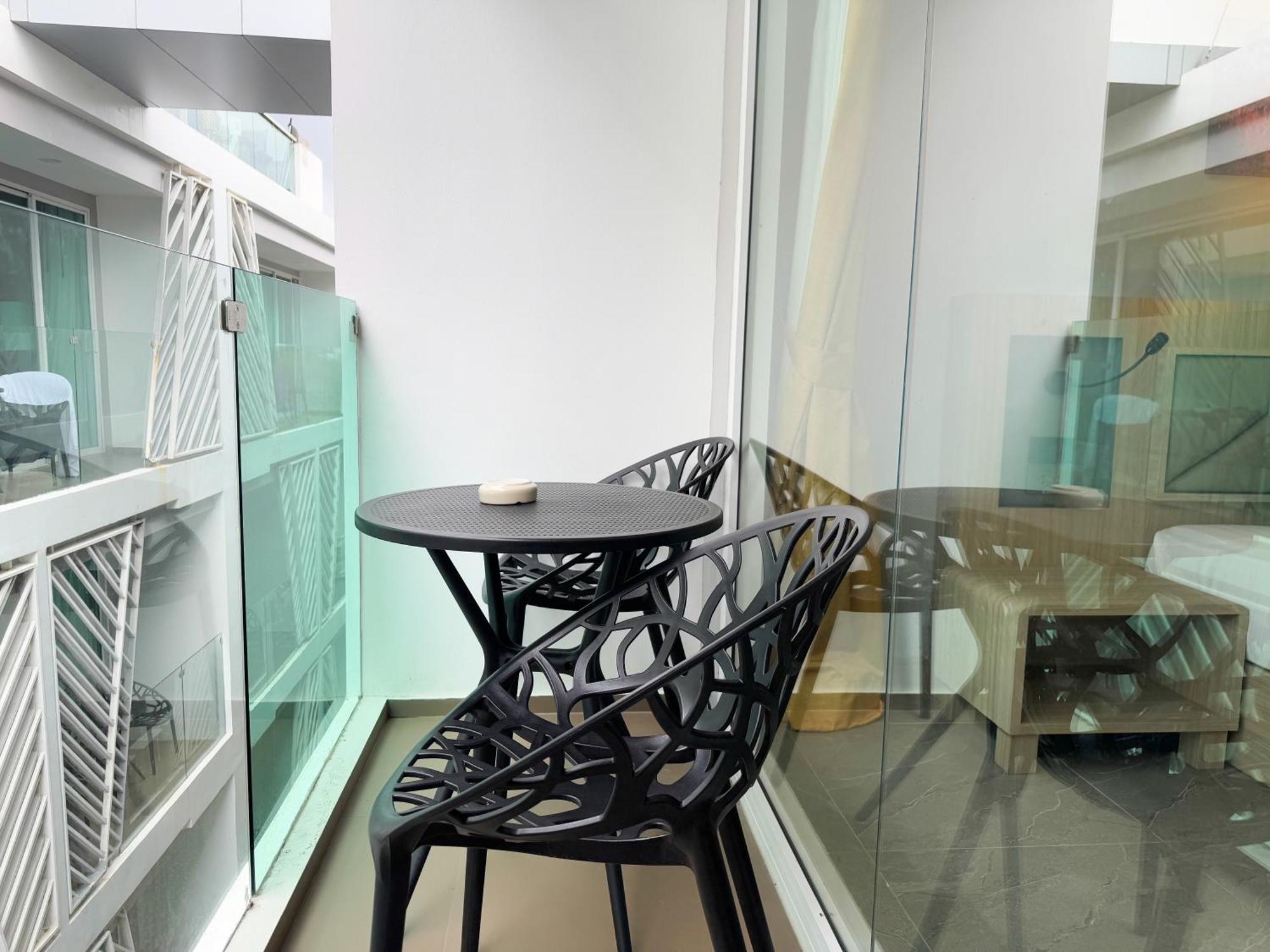 Clarian Hotel Beach Patong 외부 사진