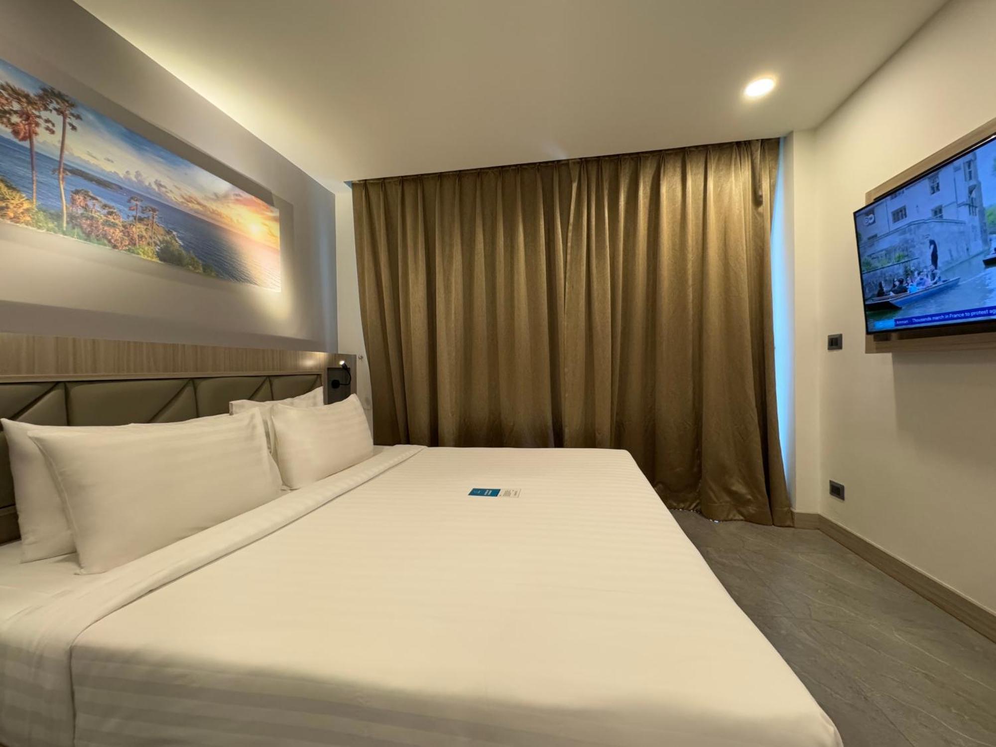 Clarian Hotel Beach Patong 외부 사진