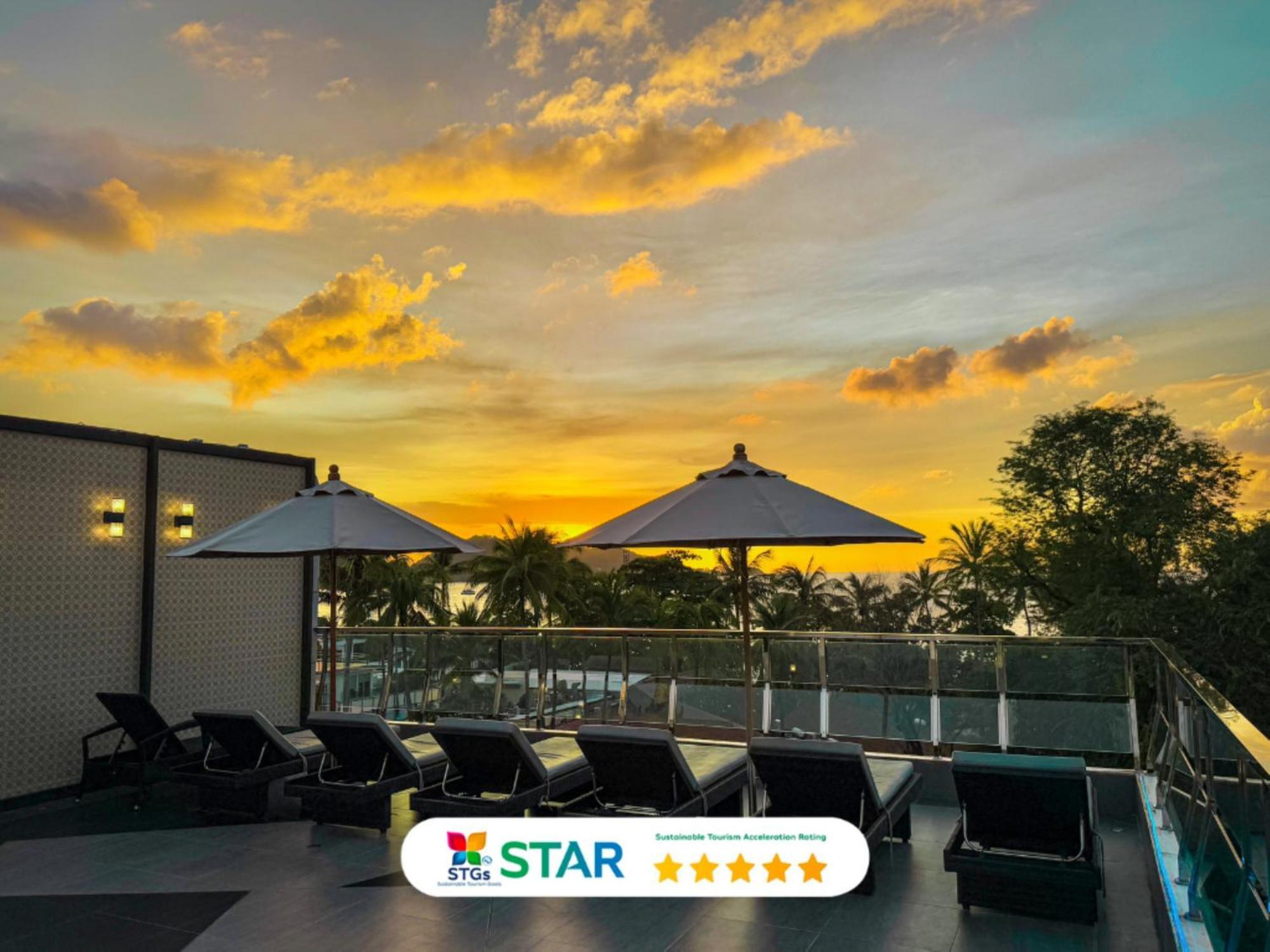 Clarian Hotel Beach Patong 외부 사진