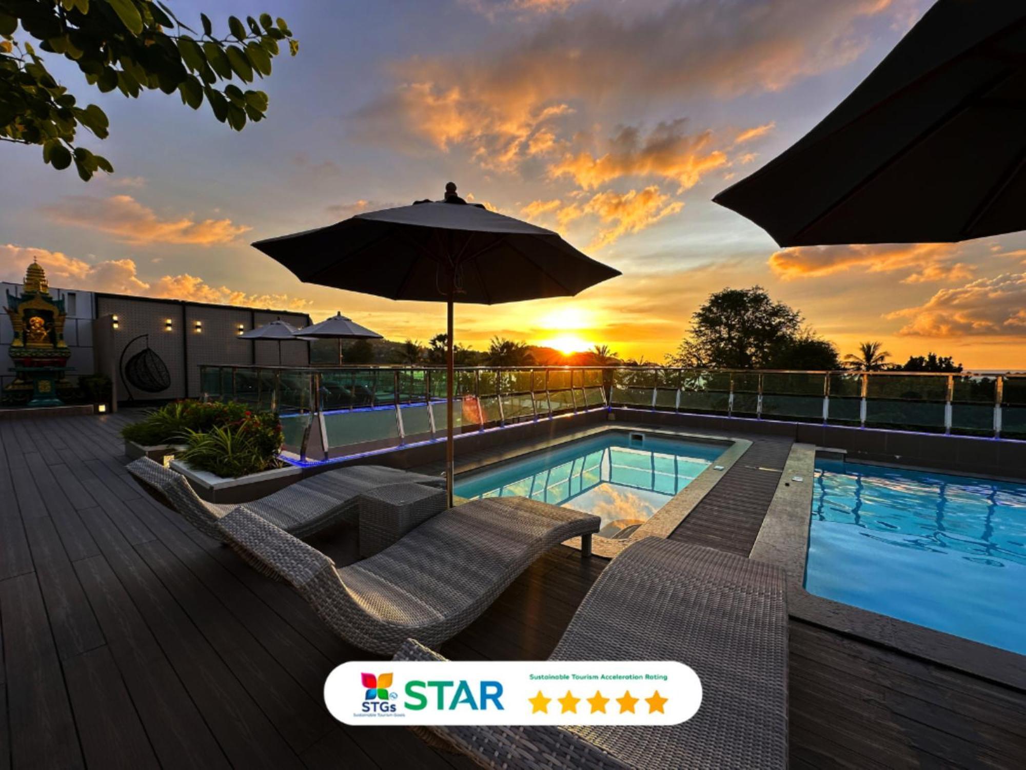 Clarian Hotel Beach Patong 외부 사진
