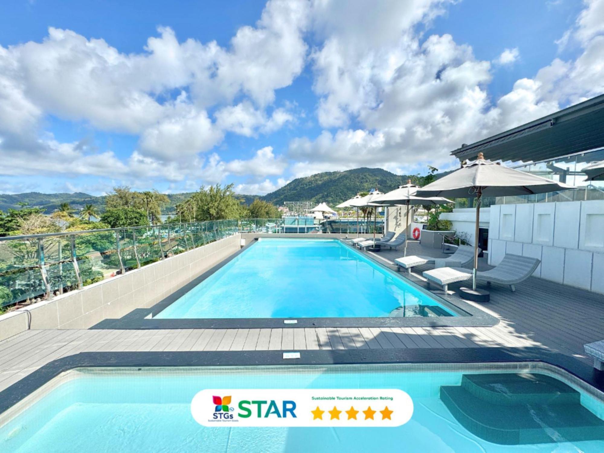 Clarian Hotel Beach Patong 외부 사진