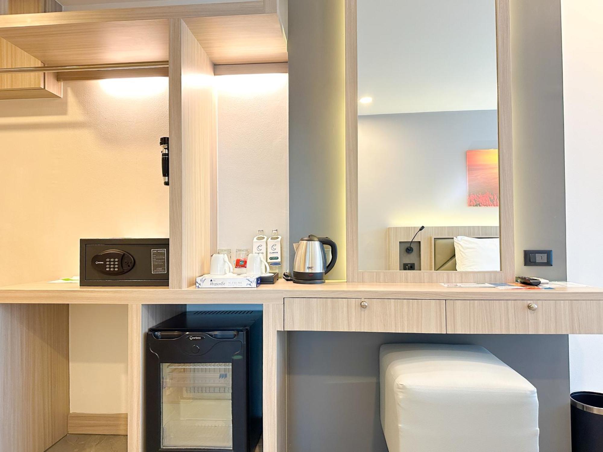 Clarian Hotel Beach Patong 외부 사진