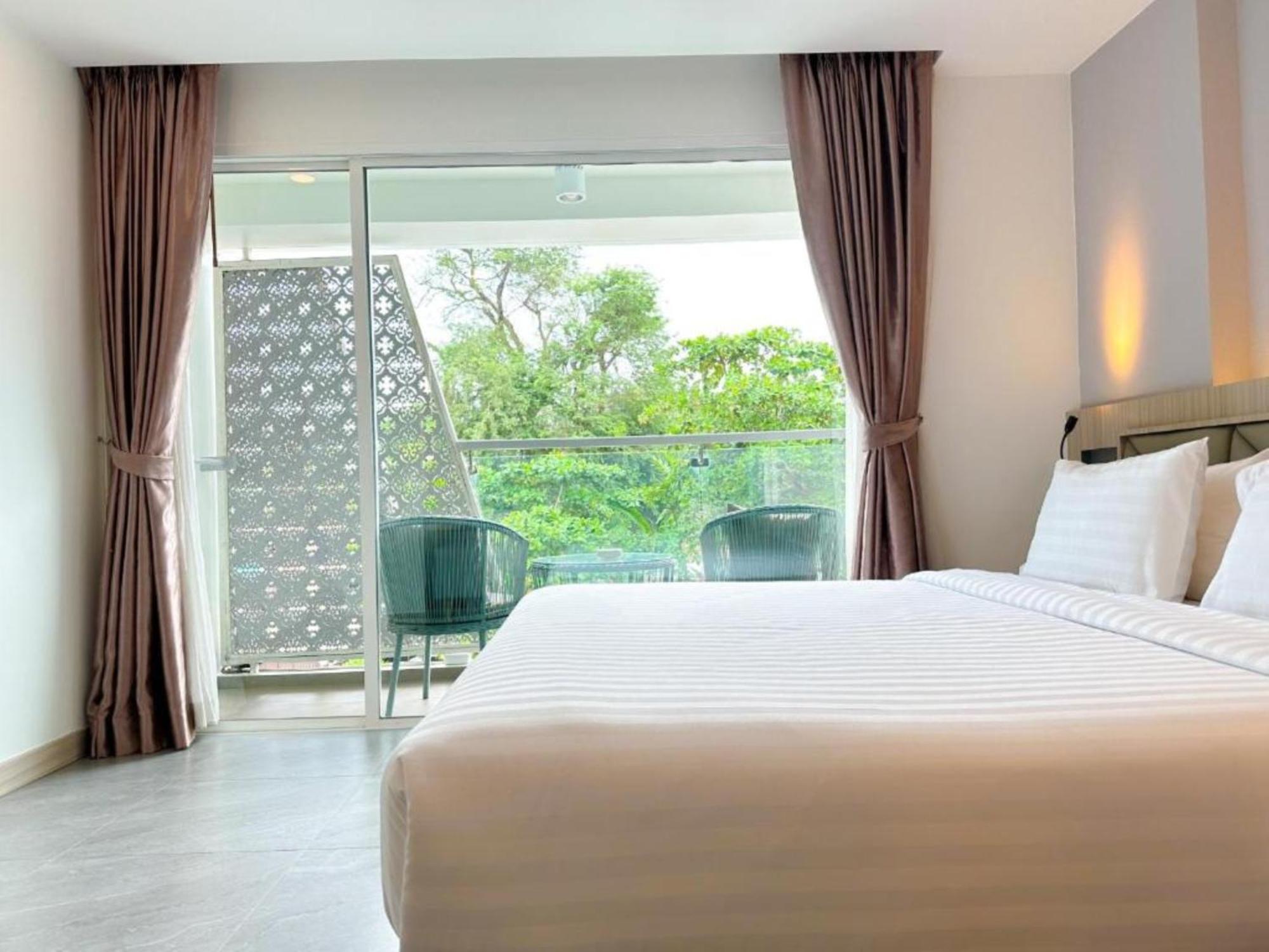 Clarian Hotel Beach Patong 외부 사진