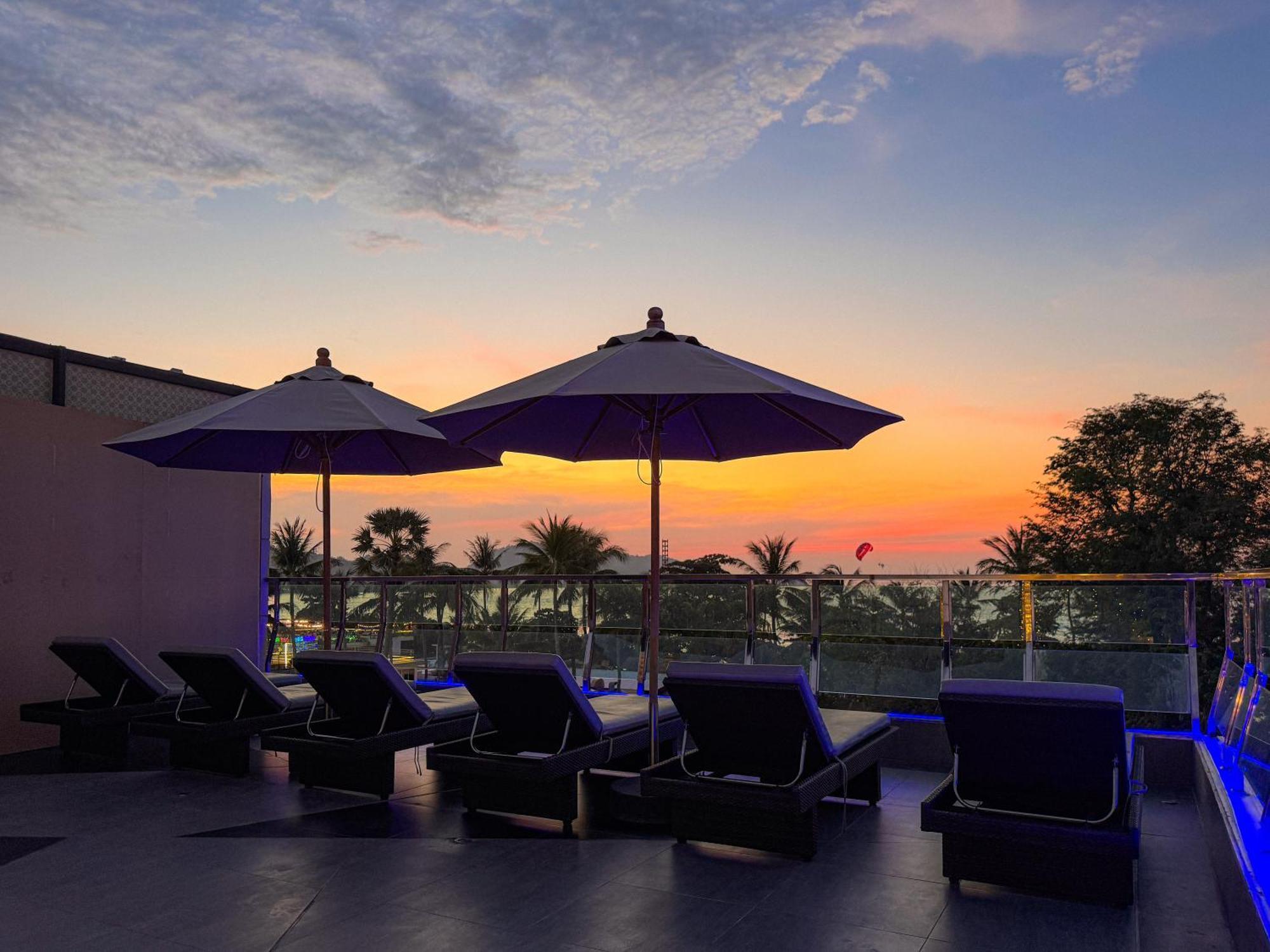 Clarian Hotel Beach Patong 외부 사진