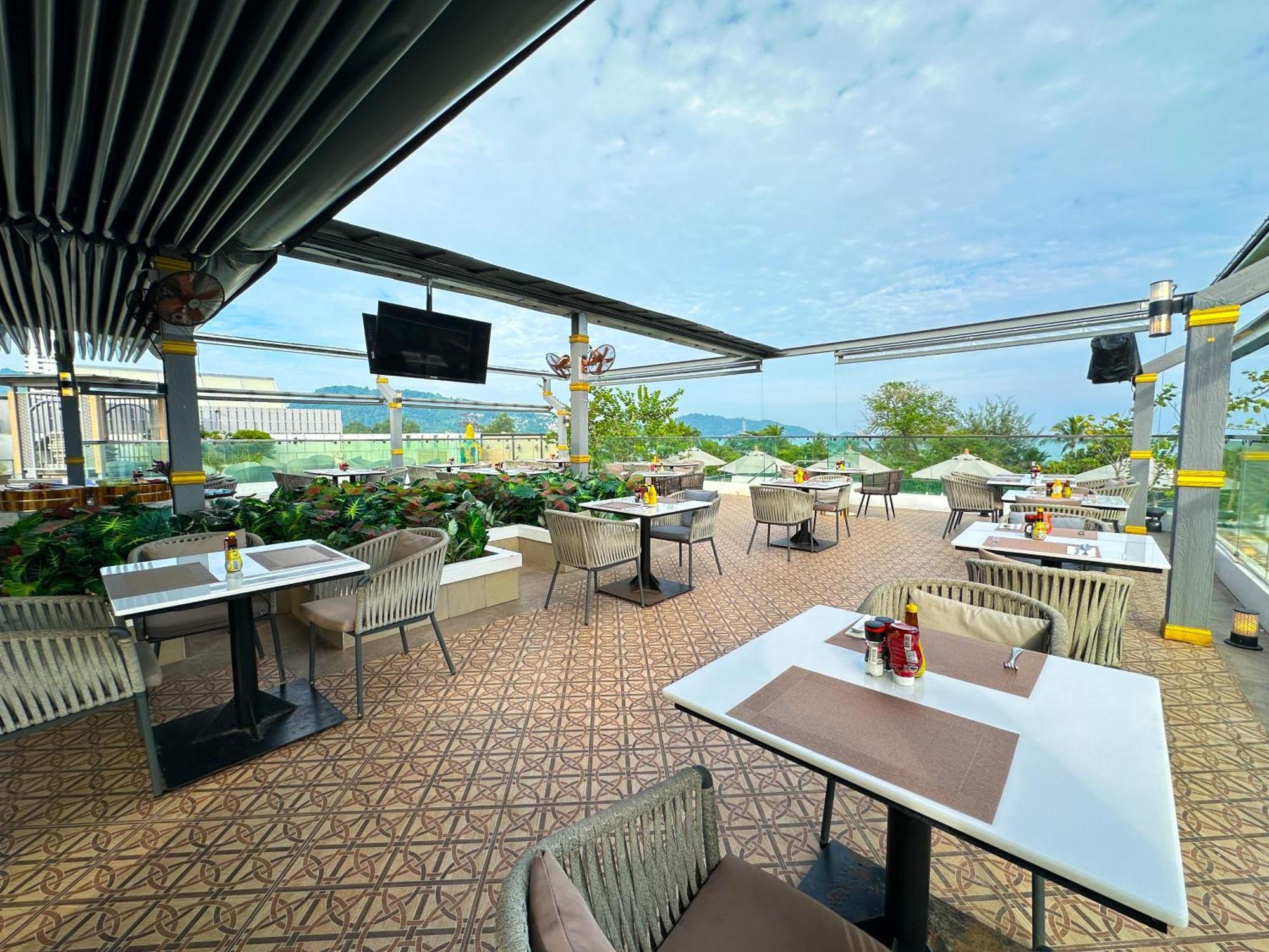 Clarian Hotel Beach Patong 외부 사진