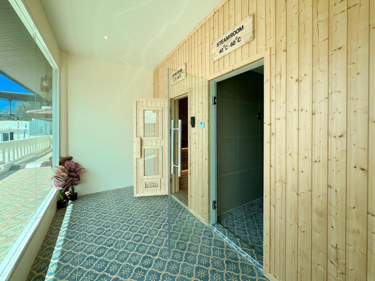 Clarian Hotel Beach Patong 외부 사진