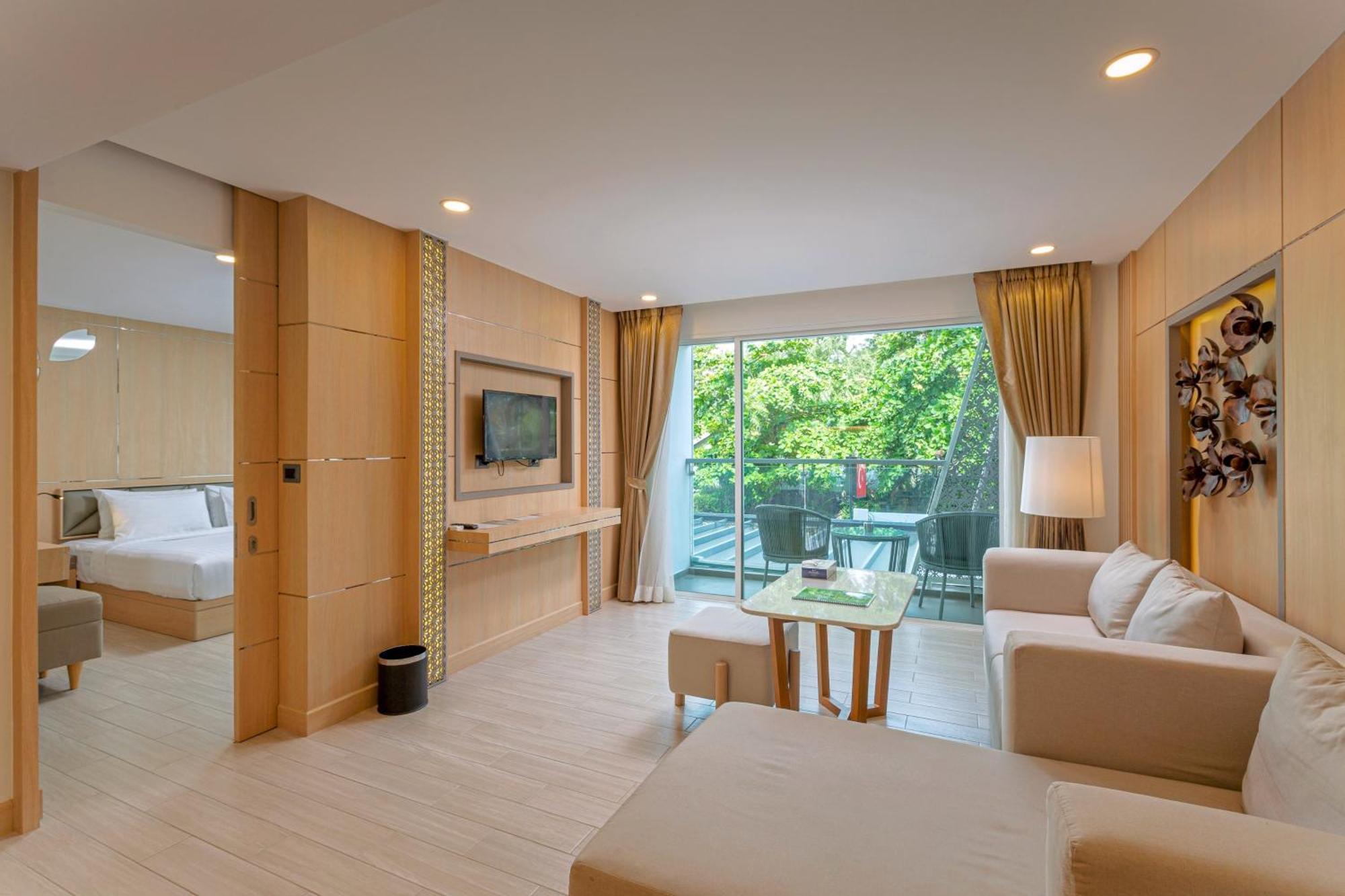 Clarian Hotel Beach Patong 외부 사진